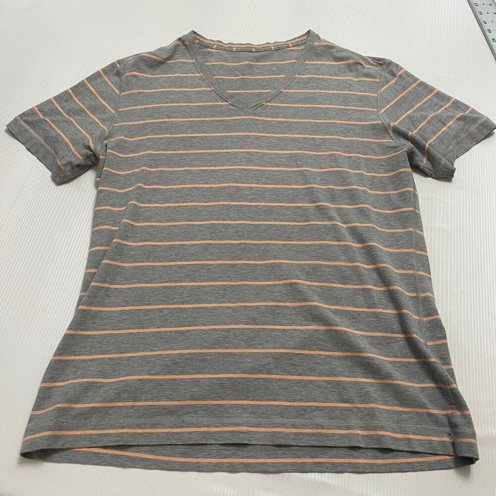 Lululemon Men’s Grey V Neck T-Shirt Size Large